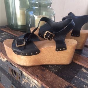 Kelsi Dagger Brooklyn Platform